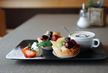 Frühstück mit Obst, Prima colazione con frutta, Breakfast with fruit